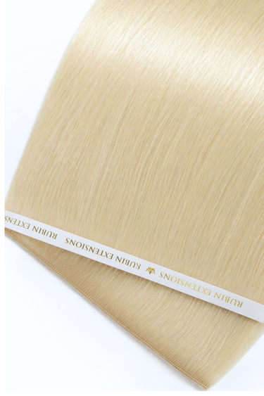 Zdjęcie z bliska – Tresy Włosów- Genius Wefts-Tape-in z Włosów Naturalnych Extensions Złoty Blond | Rubin Extensions - Premium Line – Rubin Extensions®