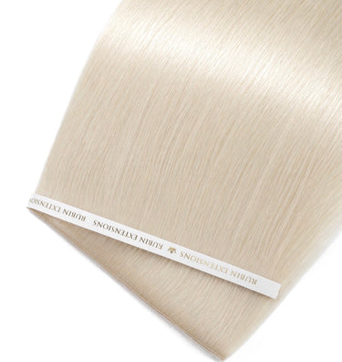 Zdjęcie z bliska – Tresy Włosów - Genius Wefts-Tape-in z Włosów Naturalnych Extensions Platynowy Blond Premium Line – Rubin Extensions®