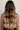 Zdjęcie z modelką – CLIP-IN EXTENSIONS LUXURY JAKOŚĆ DELUXE SOMBRE BALAYAGE Czekoladowy-Ciemny Brąz & Platynowy Blond – Rubin Extensions®