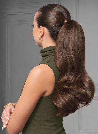 Zdjęcie na modelce — PONYTAIL LUXURY EXTENSIONS  Czekoladowy-Ciemny Brąz