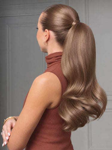Zdjęcie na modelce — PONYTAIL LUXURY EXTENSIONS Naturalny-Złoty Brąz